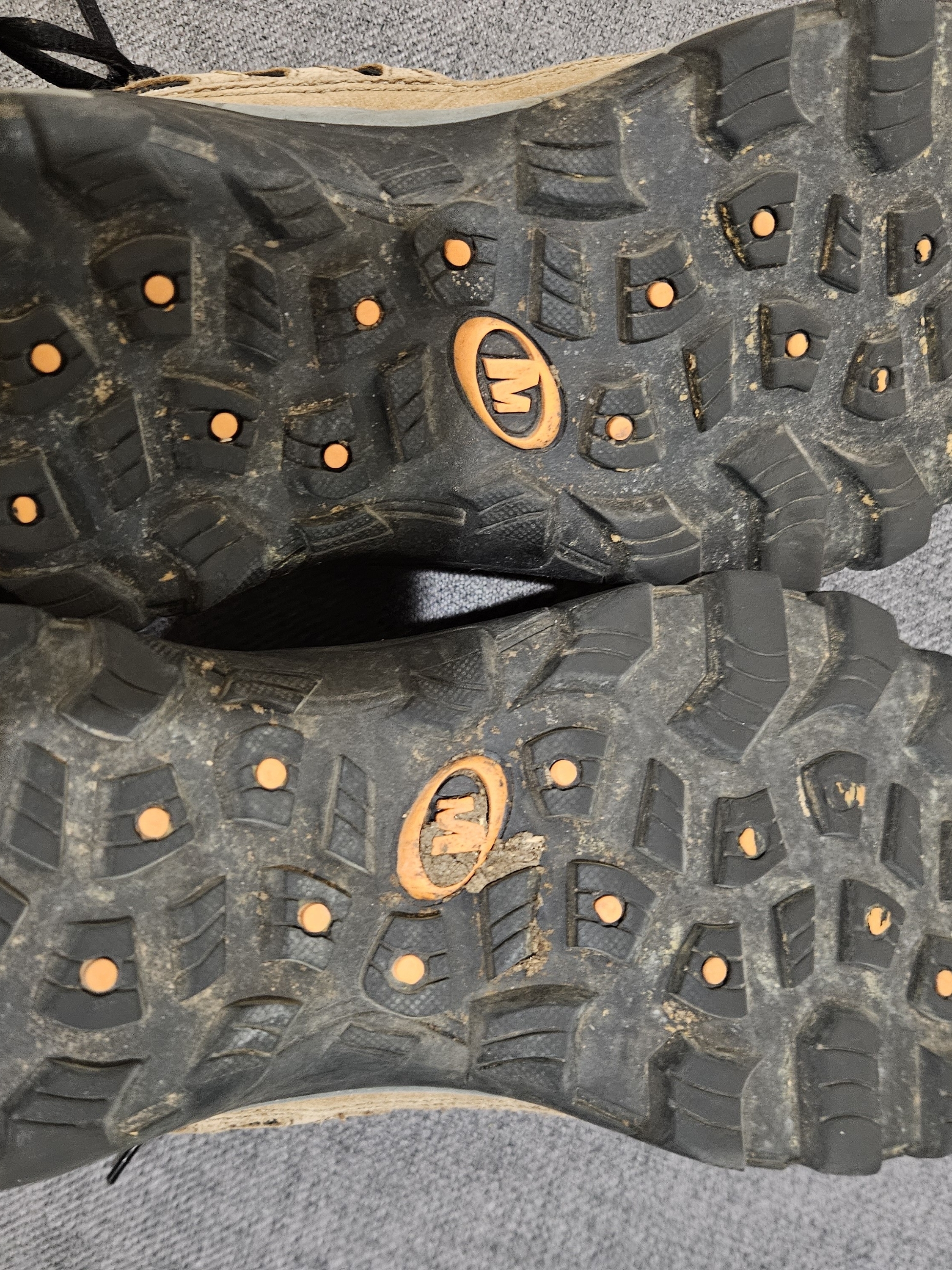Merrell Hiking Shoes In Tan And Black. Size 10 — image 5 of 6